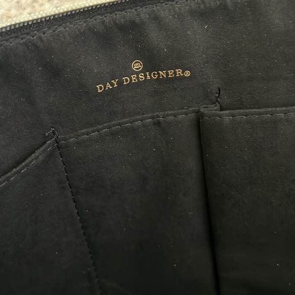 NWOT Day Designer Accessory Flower Pouch - Picture 4 of 9